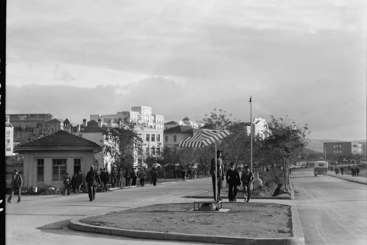 1930’larda Ankara: Yenişehir’e uzanan bulvar ve devlet binaları (arşiv fotoğrafı)